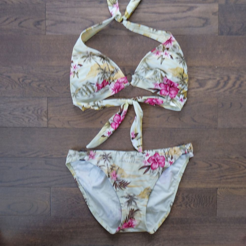 Ocean Dream Light Green Sparkly Hibiscus bikini